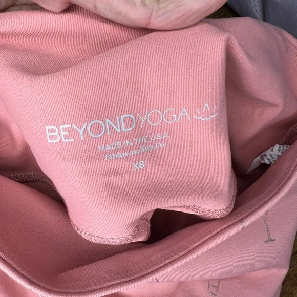 Beyond Yoga XS champagne flute leggings - Picture 3 of 3